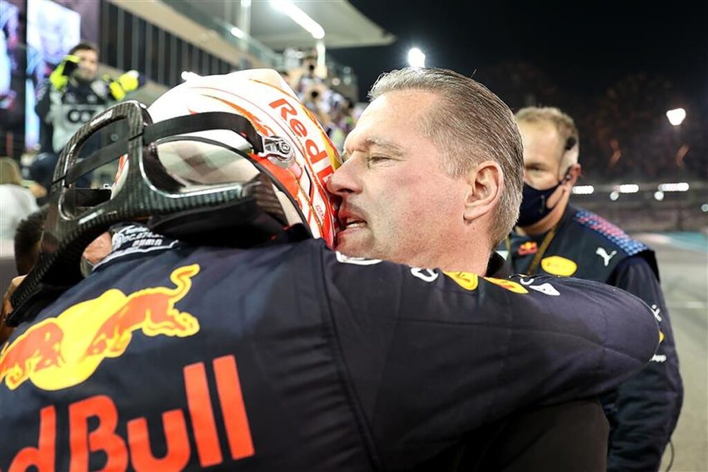 Max-Verstappen-and-Jos-Verstappen-in-Abu-Dhabi-2021-GP.v1-1024x683.jpg